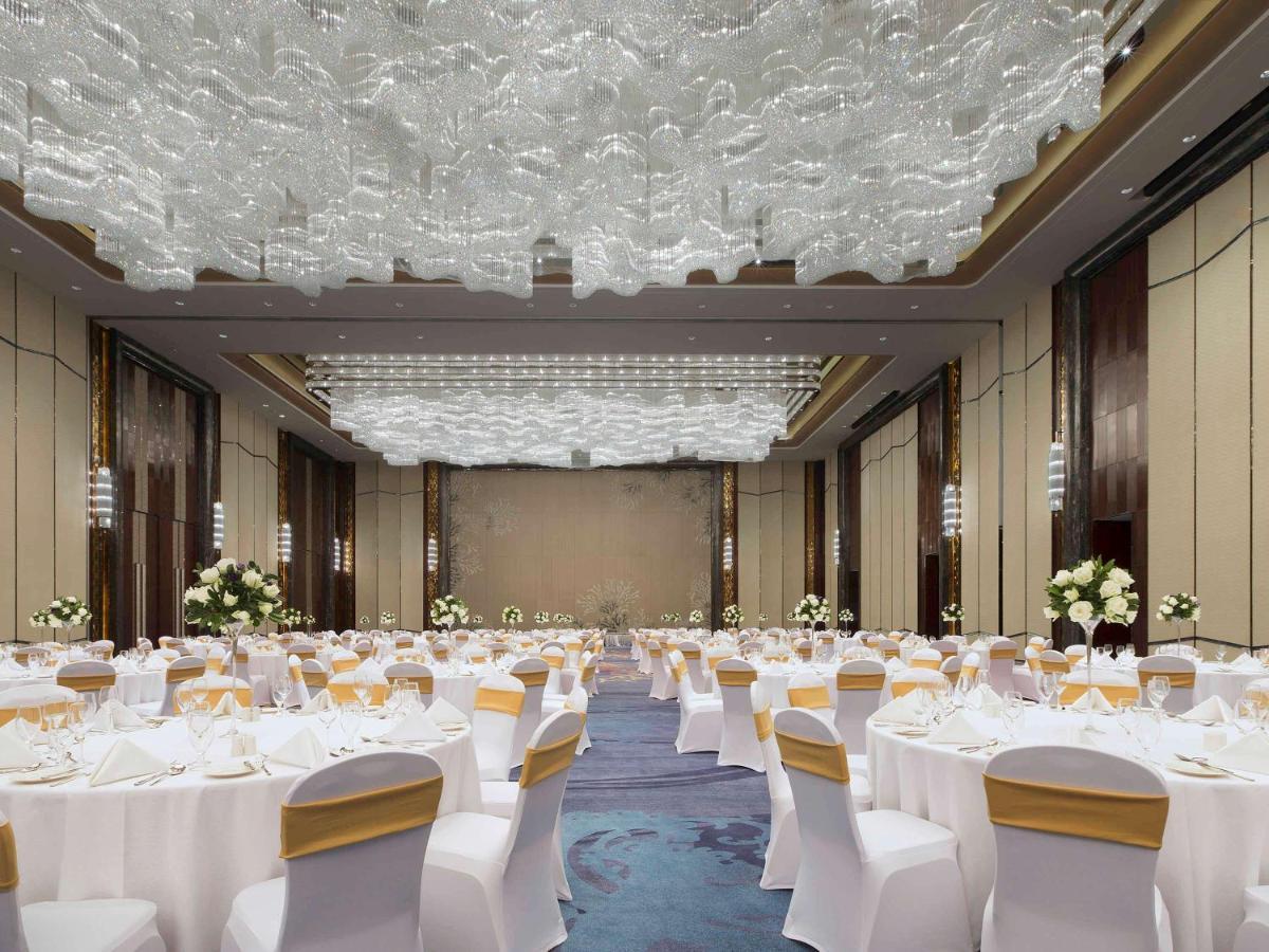 Pullman Yantai Center Hotel Exterior photo