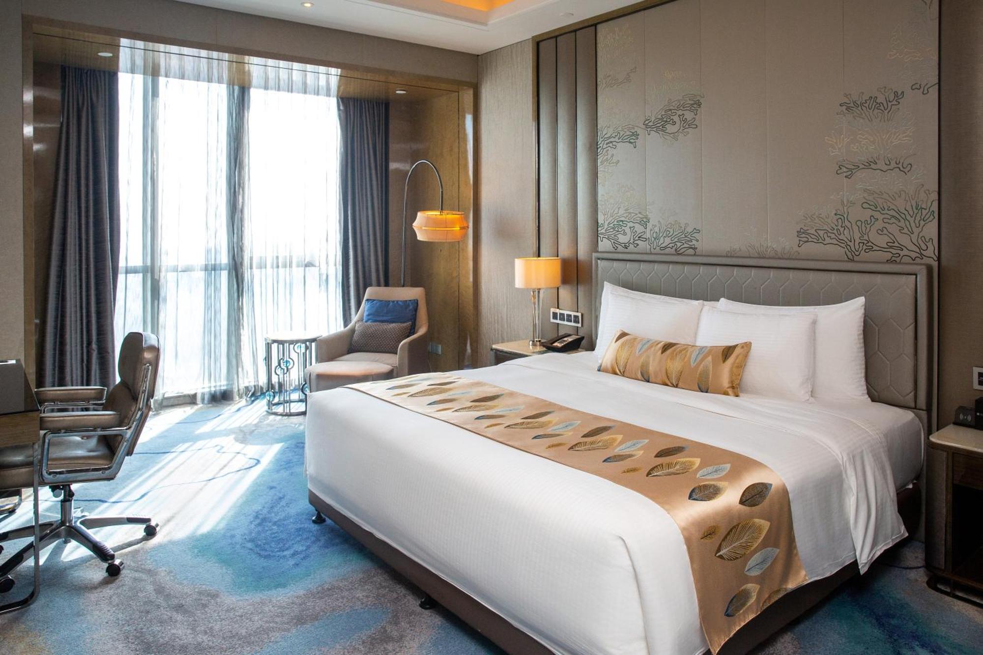 Pullman Yantai Center Hotel Exterior photo