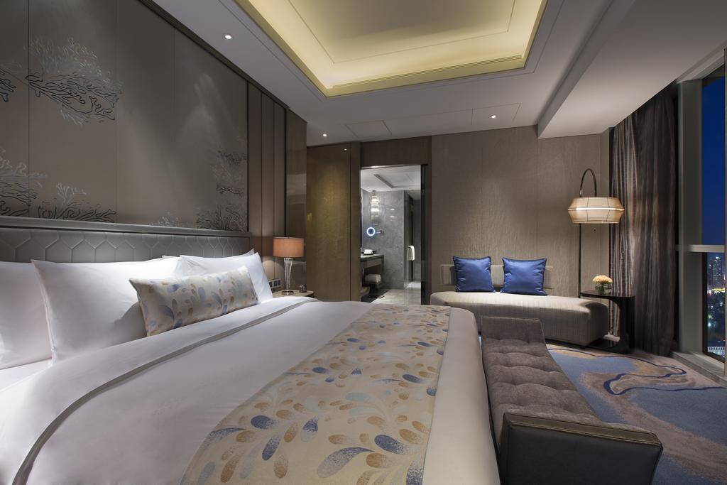 Pullman Yantai Center Hotel Room photo